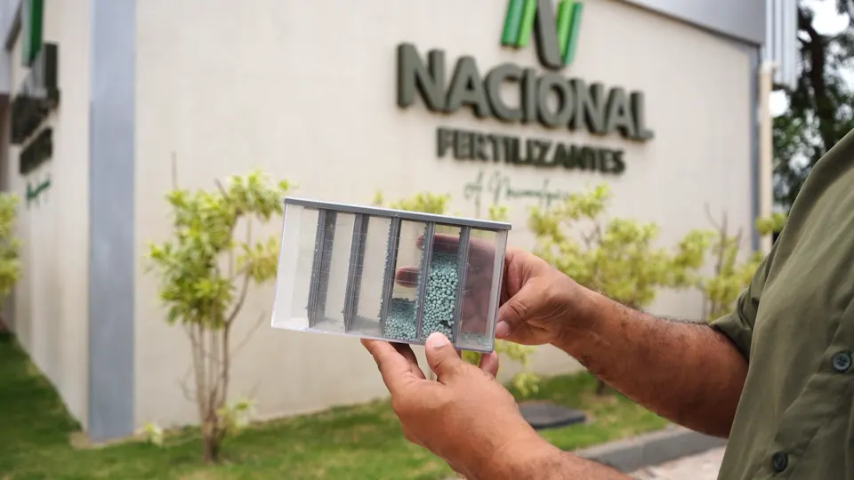 Amostras de grânulos de fertilizantes apresentadas na unidade
