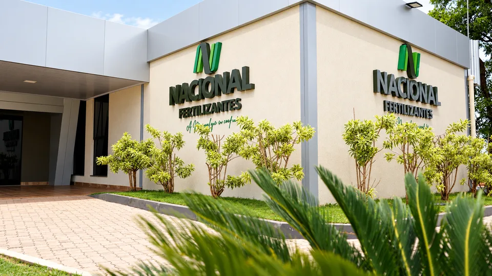 Fachada da Nacional Fertilizantes — capa do filme institucional